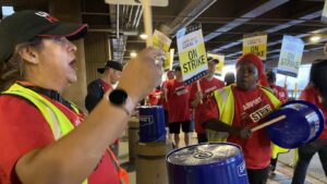 Phoenix Sky Harbor Airport food service workers go on strike during contract dispute