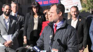 Arizona Republicans unveil plan they say can keep Valley gas prices from spiking