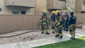 Fire at Phoenix apartment displaces family of 5