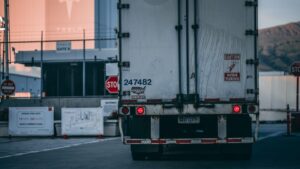 Transportation officials to expand commercial truck parking along Arizona interstates