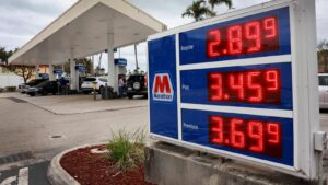 Arizona trending toward average gas price below $3 per gallon, expert says