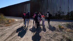 Bill in Arizona would punish migrants who enter country illegally