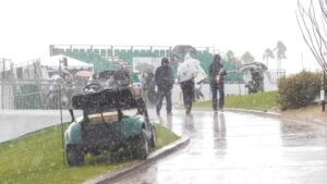 More rain falls across Valley, disrupting 1st round of WM Phoenix Open in Scottsdale