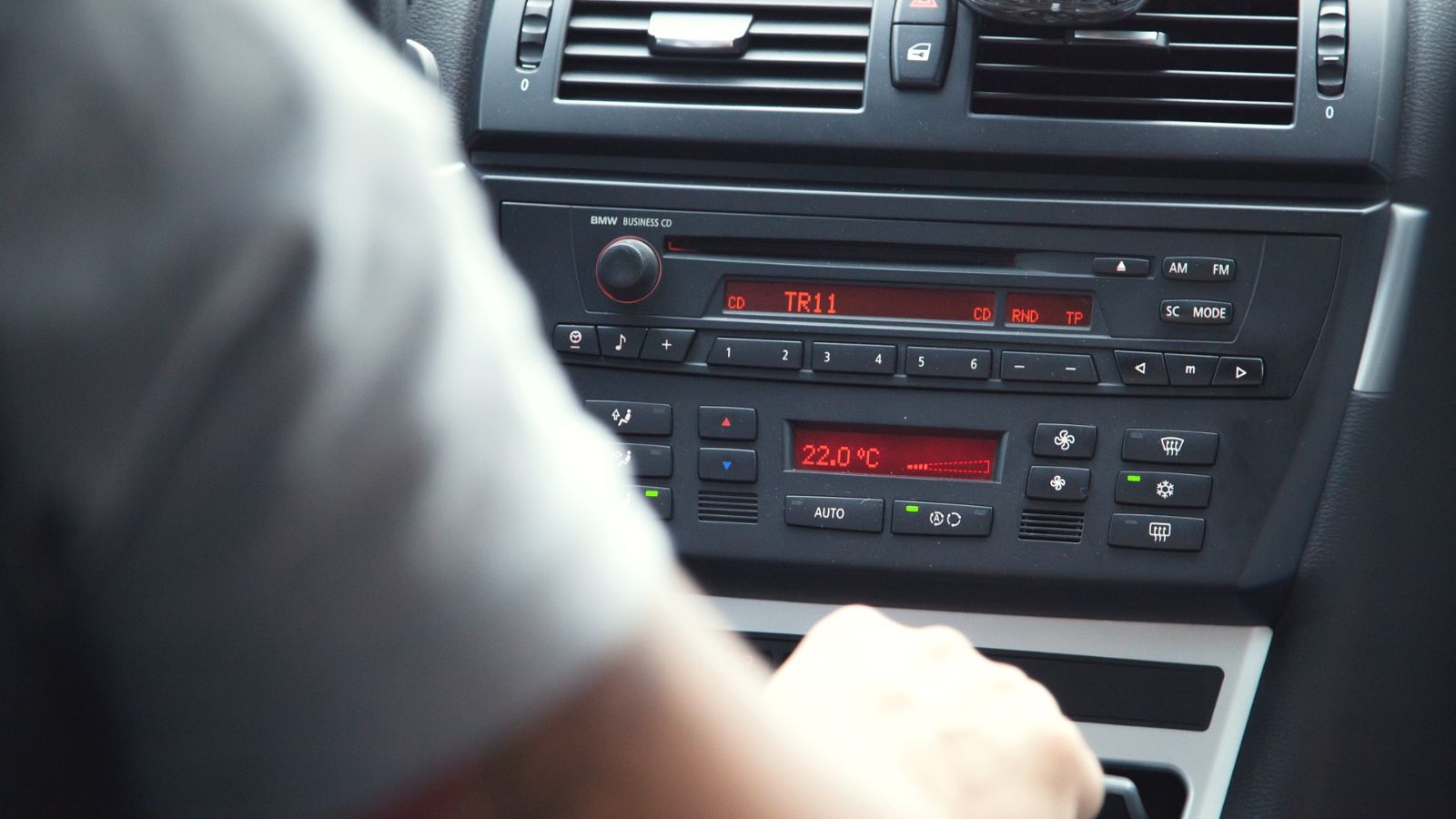 Politicians get vote needed to keep AM radios in every car...