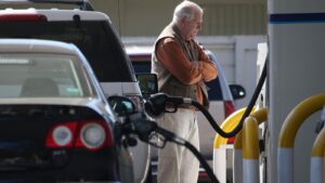 EPA gives Arizona 2 extra weeks to start summer blend to avoid gas shortage