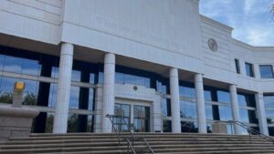 Arizona judicial review panel says 1 judge up for retention in 2024 doesn't meet standards