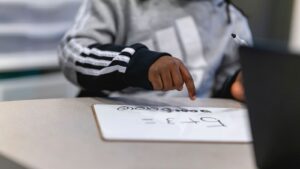 Arizona schools chief Tom Horne says tutoring program is boosting reading, math scores