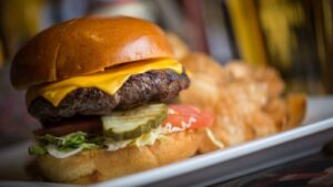 Cold Beers & Cheeseburgers to open new location in Surprise