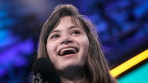 Arizona girl moves on to quarterfinals of Scripps National Spelling Bee