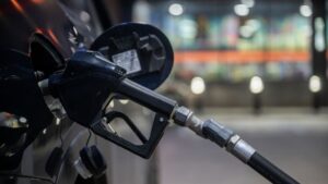 Arizona gas prices on the fall heading into Memorial Day weekend