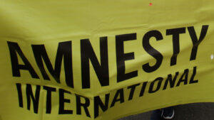 Supt. Tom Horne asks 2 Valley schools to remove Amnesty International, citing antisemitism