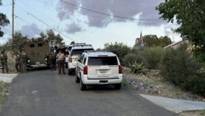 Arizona man accused of making death threats to neighbor, barricading self in home