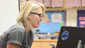 Tempe elementary school teacher wins Bruce and Gaydos’ teacher tribute