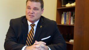 Arizona State University police chief who was put on administrative leave to retire