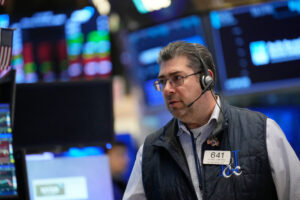 Oil prices rise and stocks fall as war with Iran still advances despite Trump's talk of negotiations