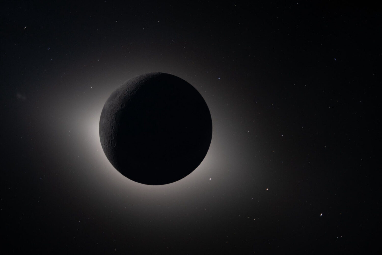 Photos show stunning views of the moon and Earth from the Artemis II ...