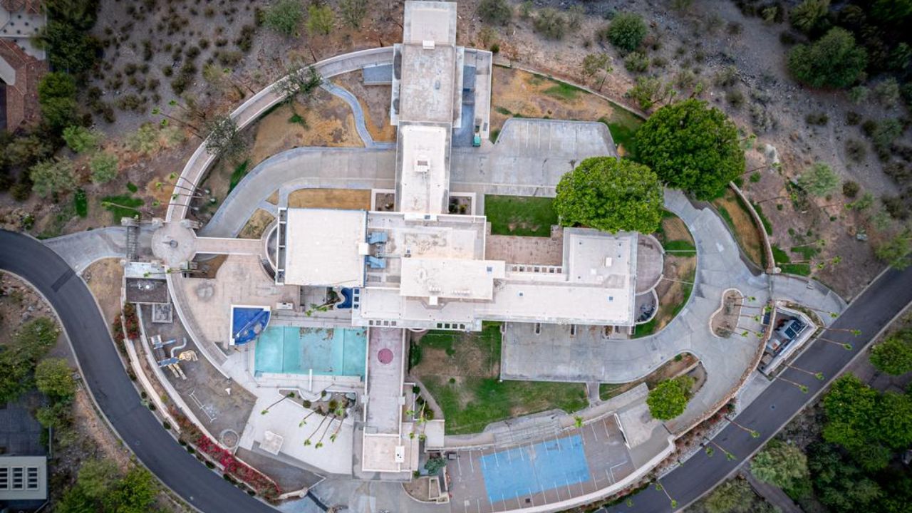 McCune Mansion in Paradise Valley sells for 9 million dollars...